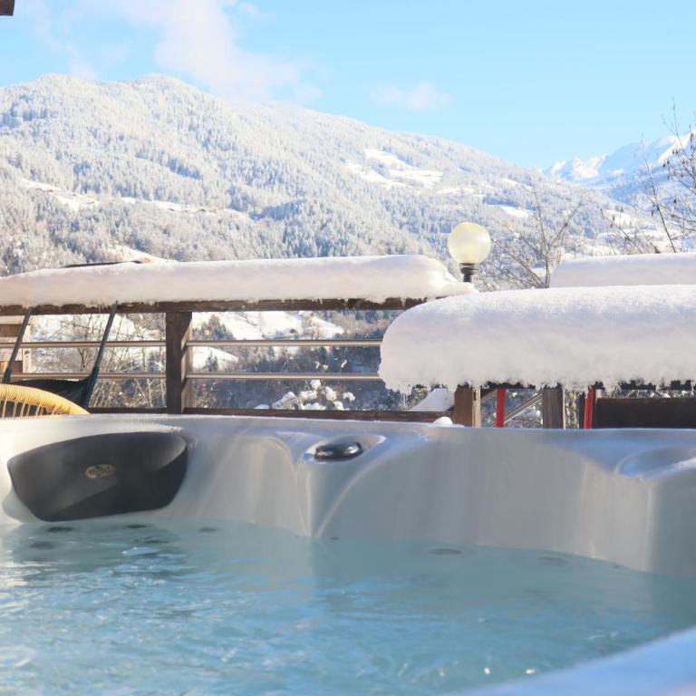 Charming family Chalet for 8 people, with private Hot Tub - Chalet - 36
