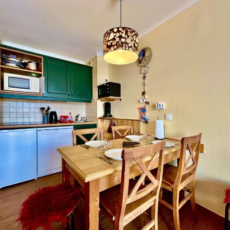 Charmant T2 avec grande terrasse, proche télécabines et commerces, parking inclus - Appartement 1 Chambre - 17