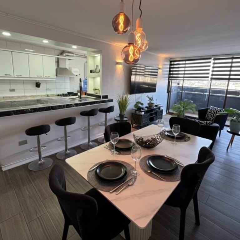 Amplio departo con magníficas vistas y total conectividad - Three-Bedroom Apartment - 3