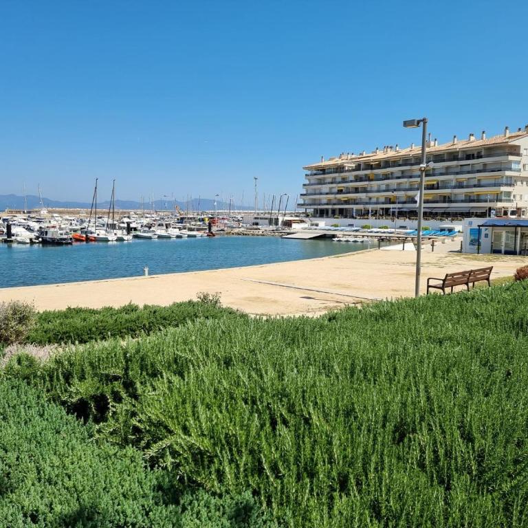 Apartamento con terraza a 200m de la playa de Riells - HISP-236-170 - Apartment - 2