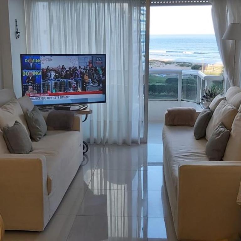 Apartamento Torre Marina II - Vista al Mar - Parada 5 Playa Brava - a 150 m de la Playa - Three-Bedroom Apartment with Sea View - 8