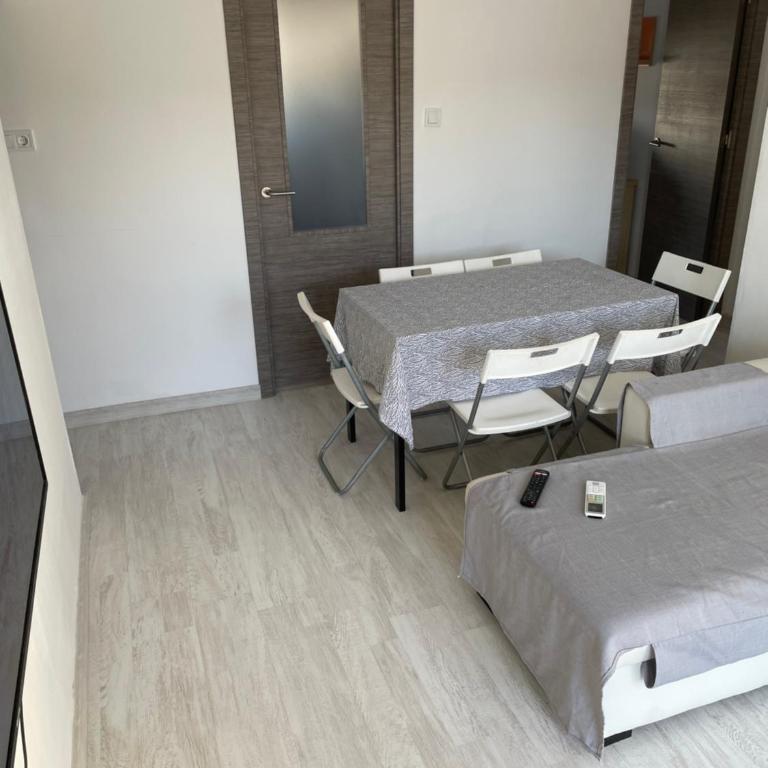 Piso trabajo Rocafort 2 - Three-Bedroom Apartment - 7