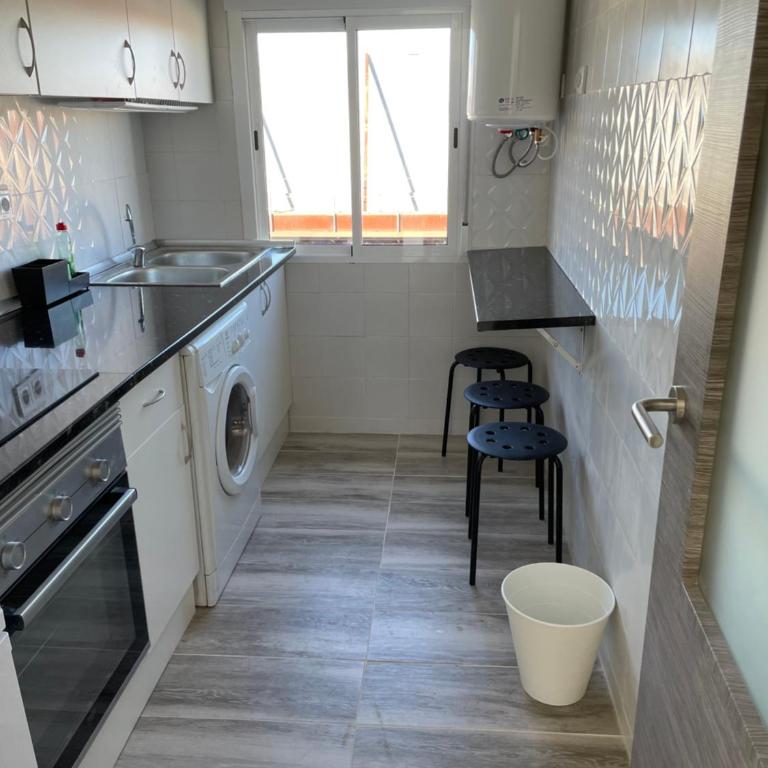 Piso trabajo Rocafort 2 - Three-Bedroom Apartment - 5