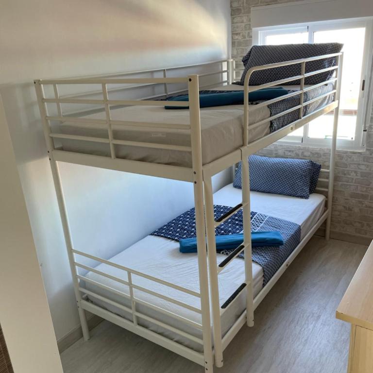 Piso trabajo Rocafort 2 - Three-Bedroom Apartment - 11