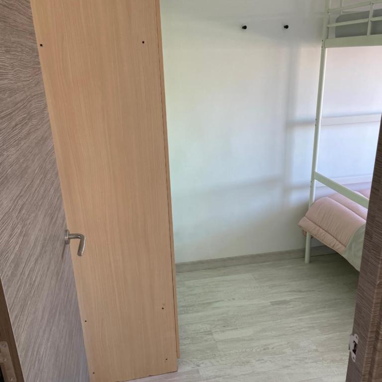 Piso trabajo Rocafort 2 - Three-Bedroom Apartment - 9