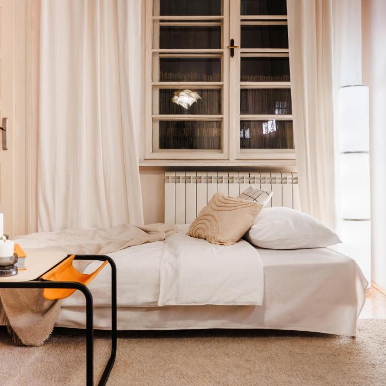 Inspiration Source with Balcony Old Town - Three-Bedroom Apartment with Balcony - 17