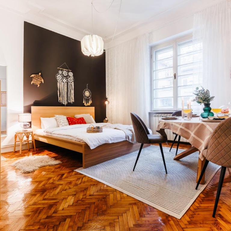 Inspiration Source with Balcony Old Town - Three-Bedroom Apartment with Balcony - 21