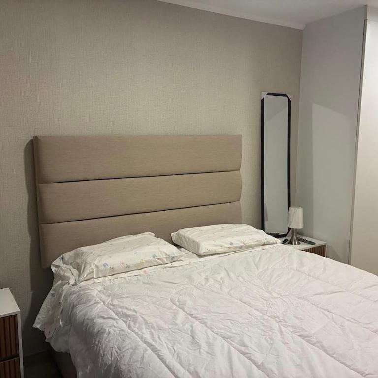 Modern apartment overlooking Parque de las Aguas - One-Bedroom Apartment - 8