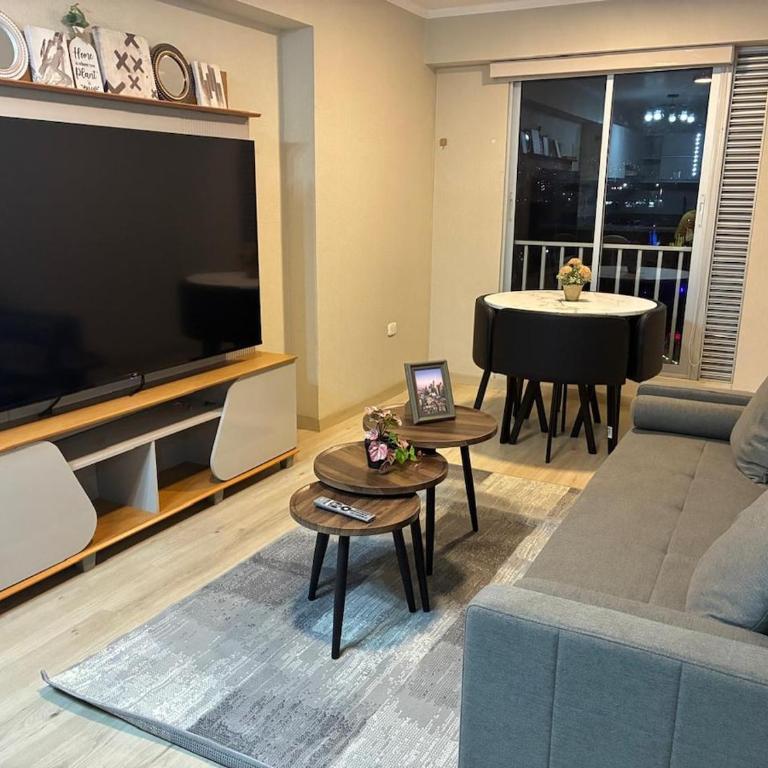Modern apartment overlooking Parque de las Aguas - One-Bedroom Apartment - 11