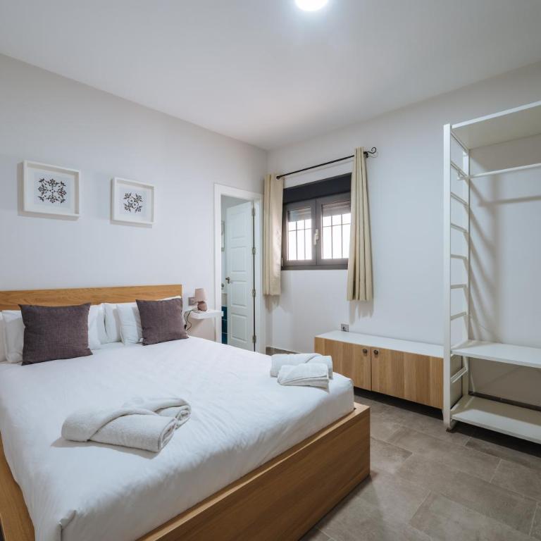 Apartamentos Trinidad - Two-Bedroom Apartment with Balcony - 15