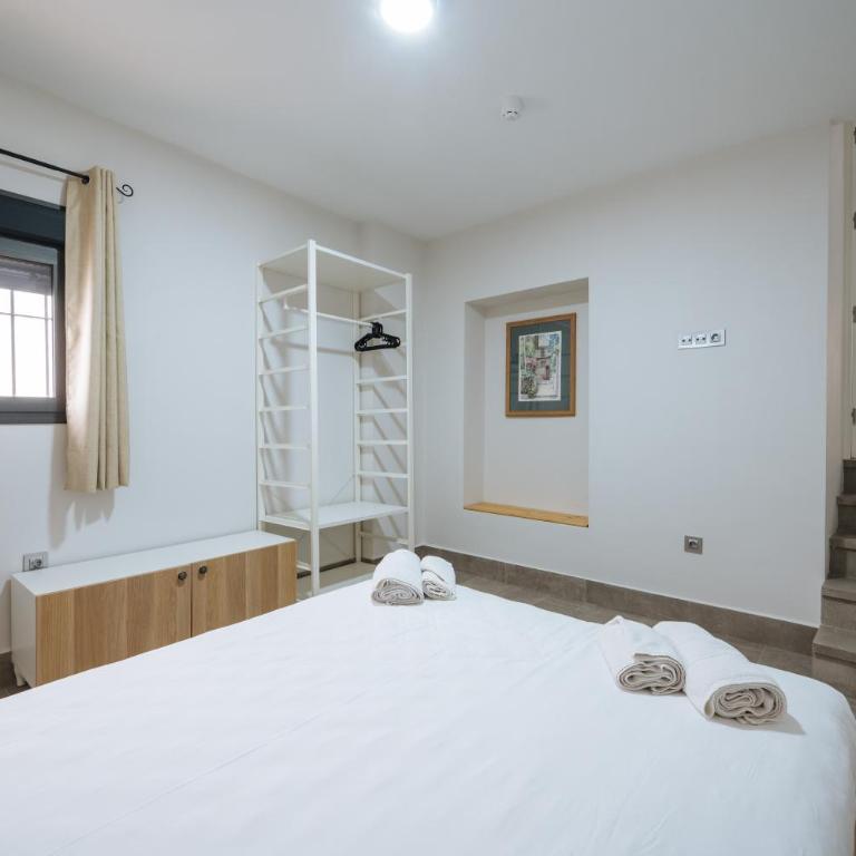 Apartamentos Trinidad - Two-Bedroom Apartment with Balcony - 5