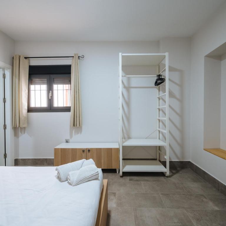 Apartamentos Trinidad - Two-Bedroom Apartment with Balcony - 17