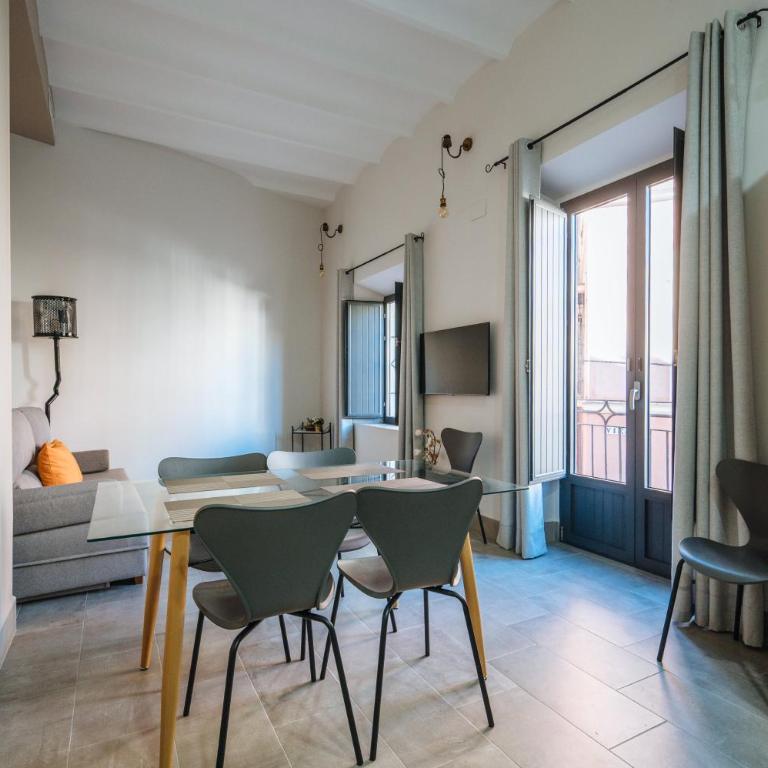 Apartamentos Trinidad - Two-Bedroom Apartment with Balcony - 2