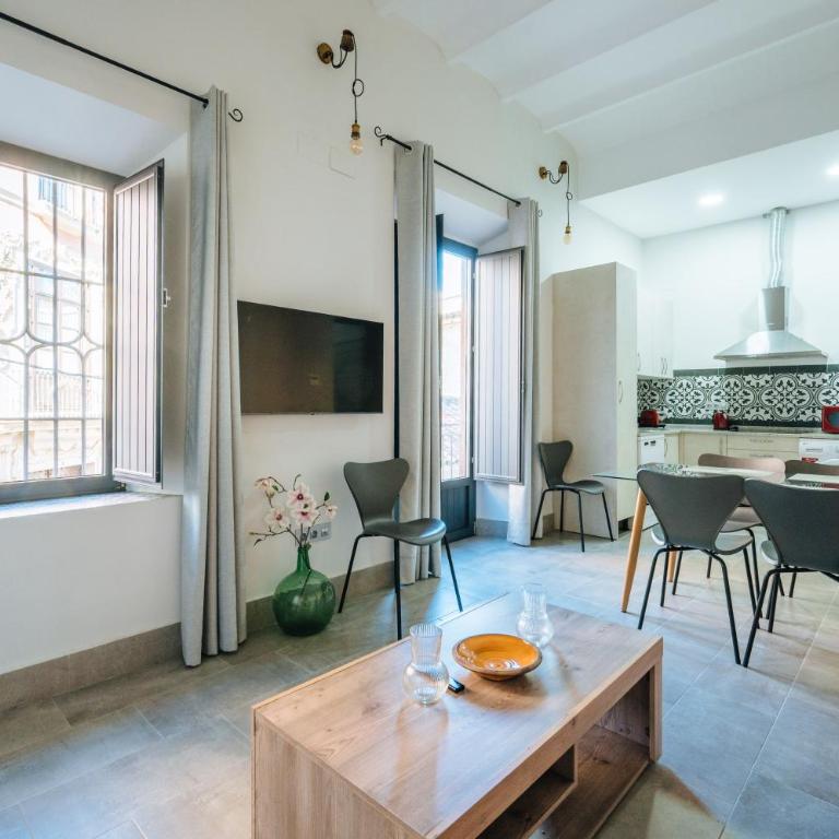 Apartamentos Trinidad - Two-Bedroom Apartment with Balcony - 1
