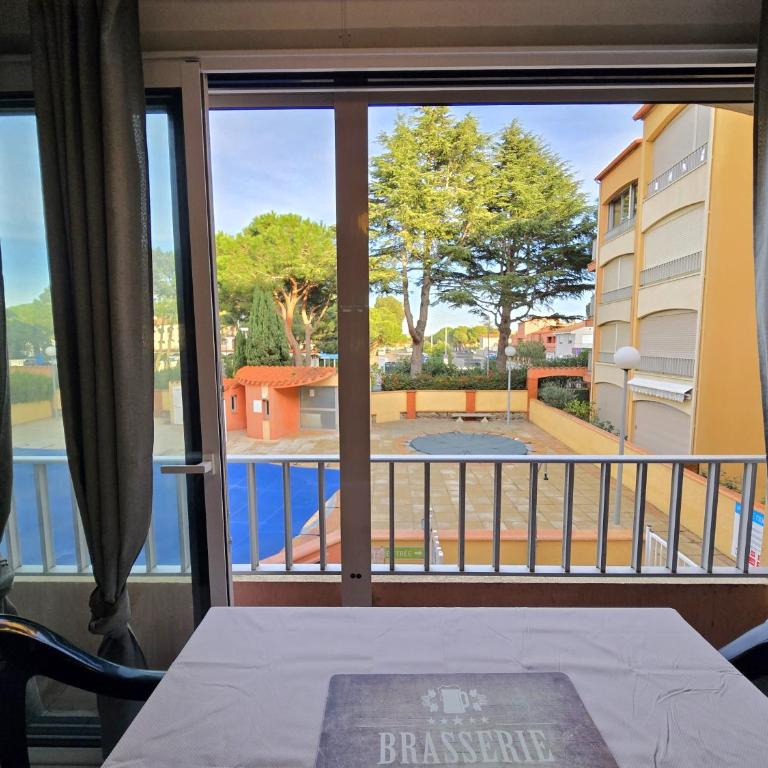 joli studio cabine 4 personnes à 300 m de la plage - Apartment mit 1 Schlafzimmer - 2