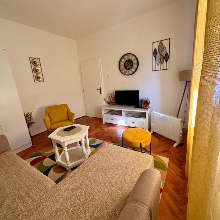 Red House Apartment - Two-Bedroom Apartment - 2