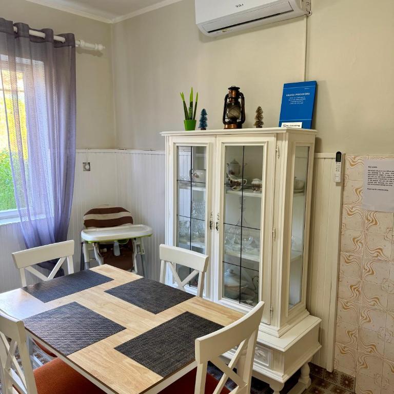 Red House Apartment - Two-Bedroom Apartment - 16