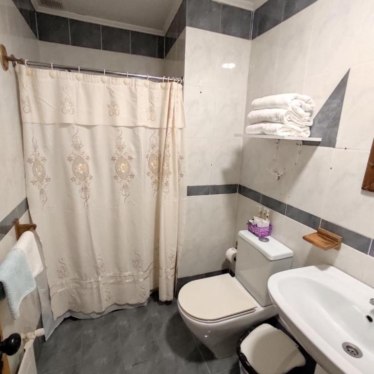 Hotel HALLEY - Vicuña, Valle de Elqui - Family Room with Private Bathroom - 4