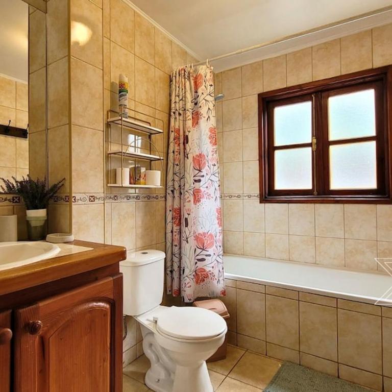 Amplia Casa Familiar en Condominio Privado - Three-Bedroom House - 10