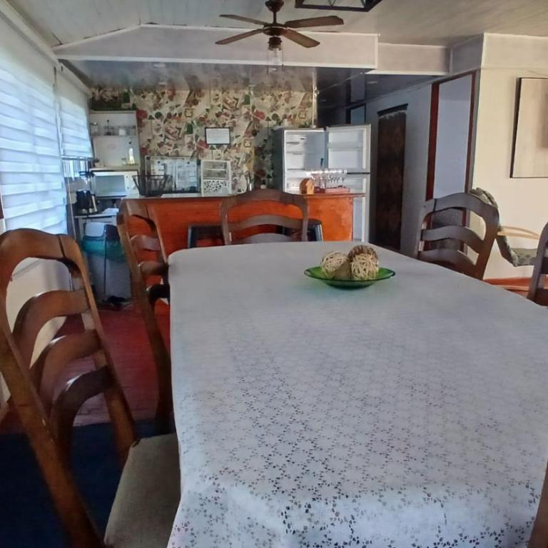 Linda cabaña con salida al Lago Rapel - Four-Bedroom House - 25