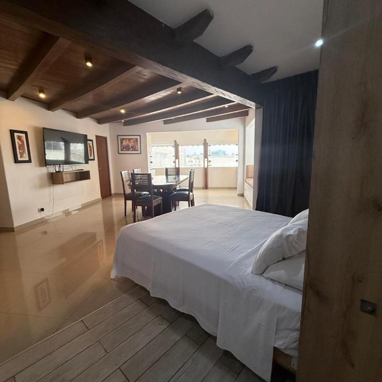 Serendipia City Comfort Suite 901 - Three-Bedroom Apartment - 12