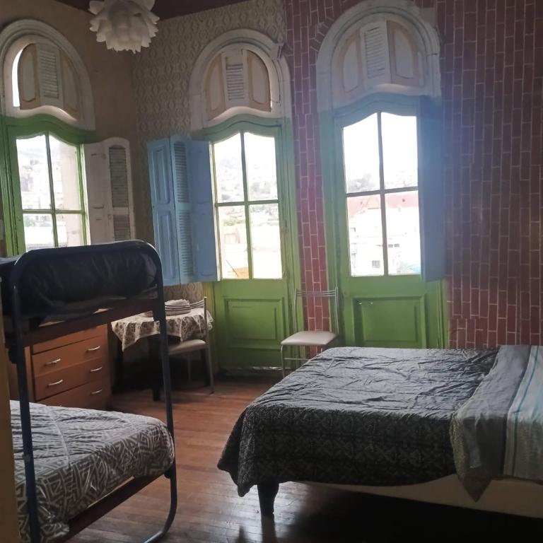 Hostal del Gato valparaiso - Triple Room with Private Bathroom - 1