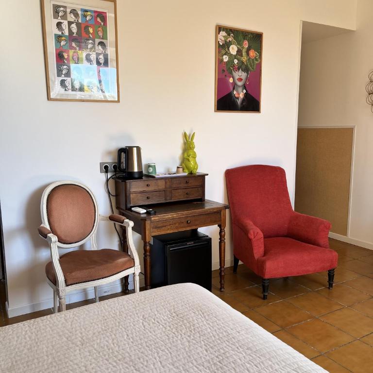Le Patio - Double Room with Private Bathroom - 9