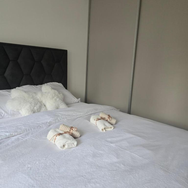 City Lux - One-Bedroom Apartment - 10