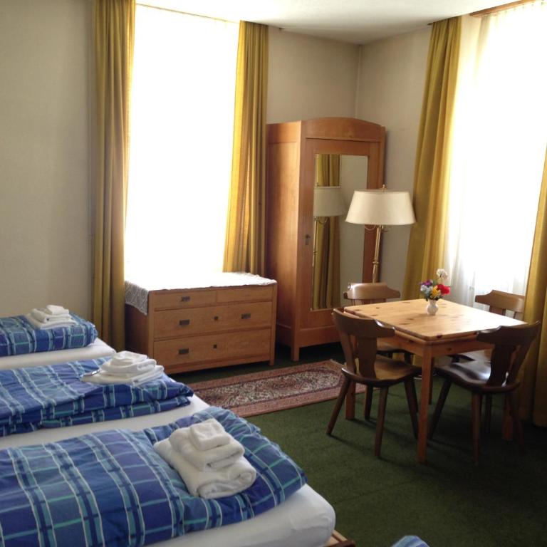 Hotel Quellenhof - Dreibettzimmer mit Bad - 5
