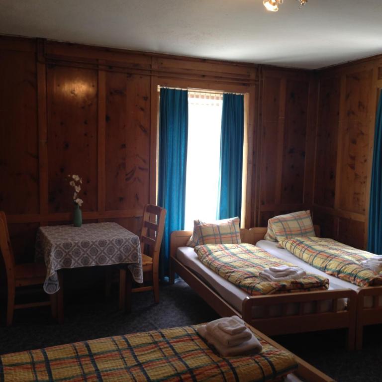 Hotel Quellenhof - Vierbettzimmer mit Gemeinschaftsbad - 6