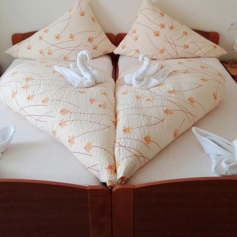 Hotel Quellenhof - Doppelzimmer mit Gemeinschaftsbad - 4