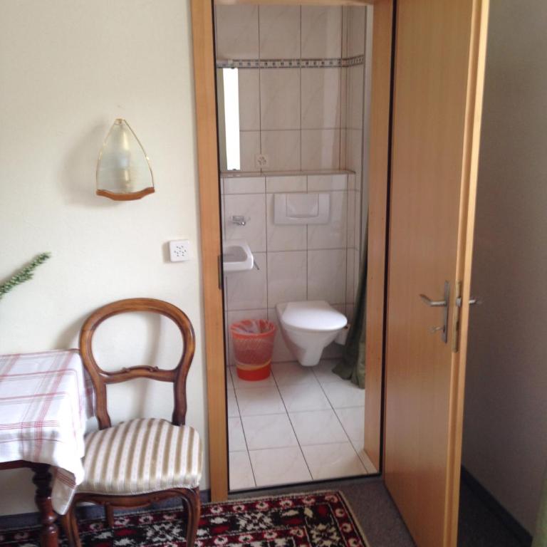 Hotel Quellenhof - Doppelzimmer mit Bad - 4