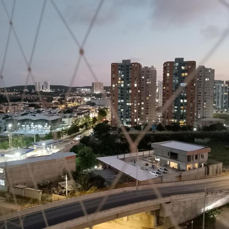 Apartamento de 3 habitaciones, al norte de Barranquilla, via a Cartagena, aire acondicionado en sala y todas las habitaciones, excelenten para trabajo o descanso - Apartamento de 3 dormitorios - 5