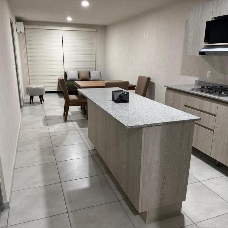 Depto nuevo cerca de H. Civil Viejo con A/C - Apartamento con terraza - 16