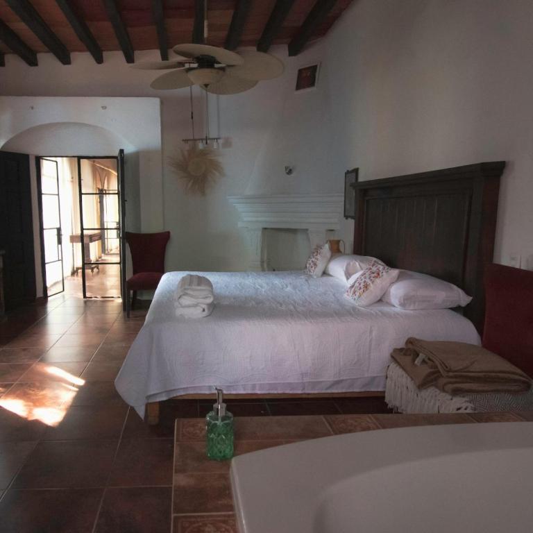Palomar House in Marfil Guanajuato - Eight-Bedroom House - 12