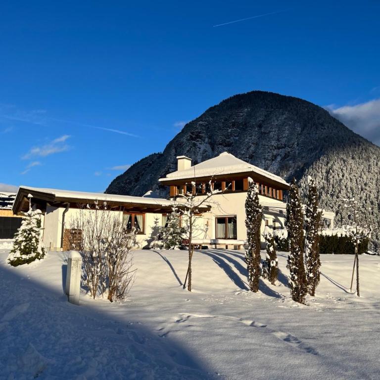 Chalet Leutasch with Ski Trail & Mountain Views - Ferienhaus mit 3 Schlafzimmern - 30