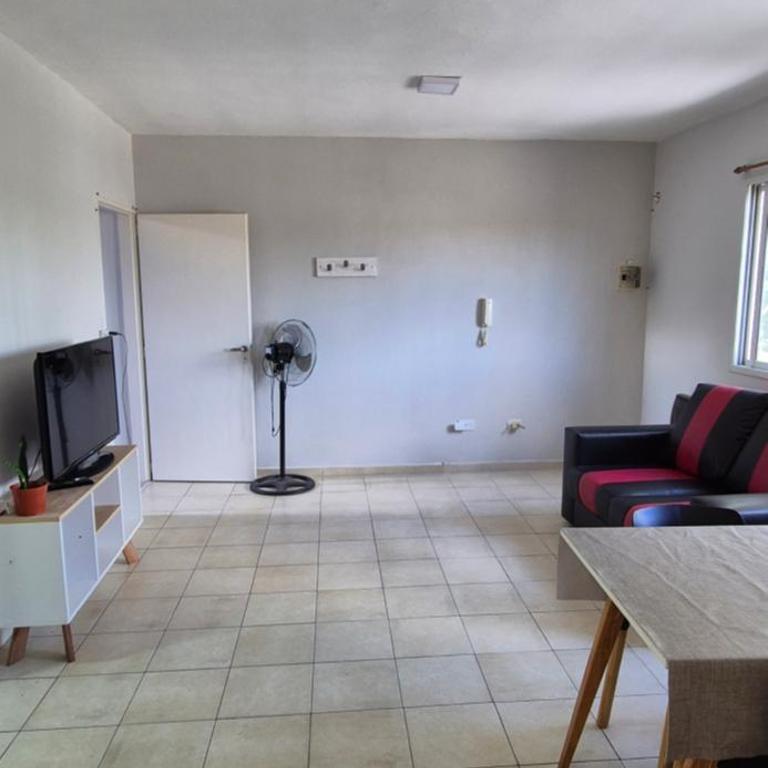 Dpto céntrico san lorenzo - 1er piso por escalera - Apartamento de 2 dormitorios - 2