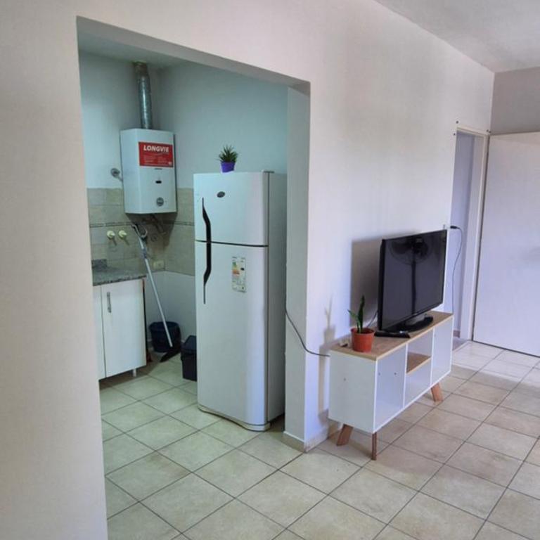 Dpto céntrico san lorenzo - 1er piso por escalera - Apartamento de 2 dormitorios - 6
