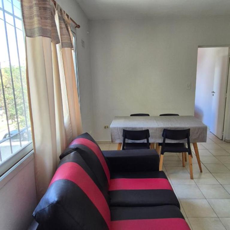 Dpto céntrico san lorenzo - 1er piso por escalera - Apartamento de 2 dormitorios - 8