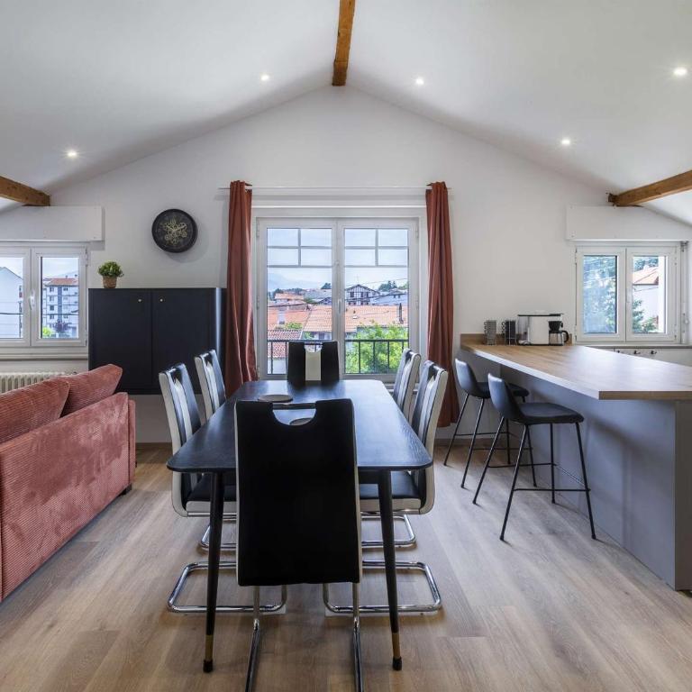 Grand appartement refait à neuf près de la plage avec wifi et parking - FR-1-4-710 - Appartement - 1