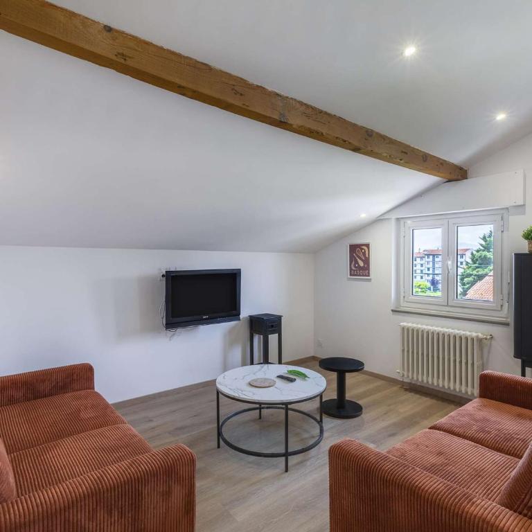 Grand appartement refait à neuf près de la plage avec wifi et parking - FR-1-4-710 - Appartement - 2