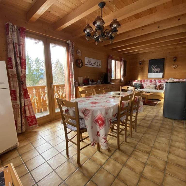 Chalet Savoyard avec WIFI, proche pistes de ski - Three-Bedroom Chalet - 5
