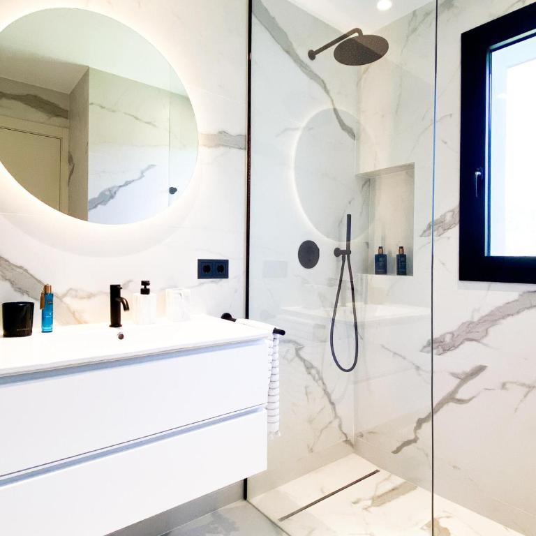 Costa Brava: Villa de lujo con piscina privada y eficiencia energética - ES-209-99 - Villa - 32