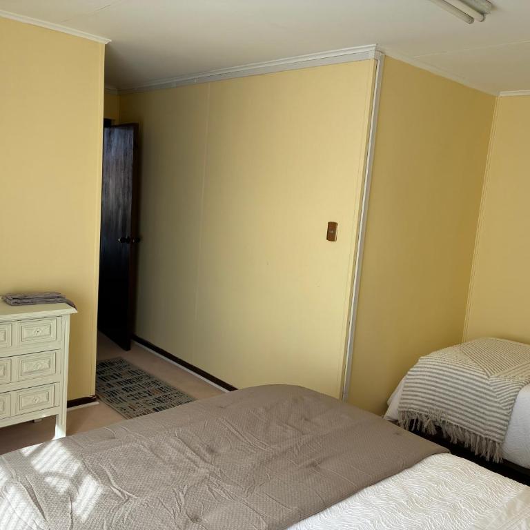 Hostal Mundet - Deluxe Double Room (2 Adults + 1 Child) - 7