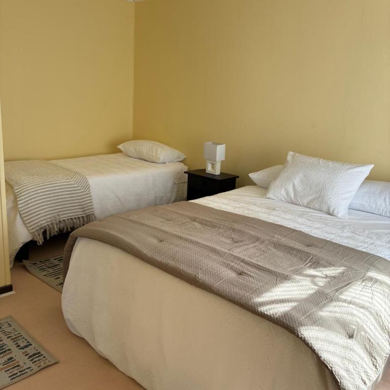 Hostal Mundet - Deluxe Double Room (2 Adults + 1 Child) - 2
