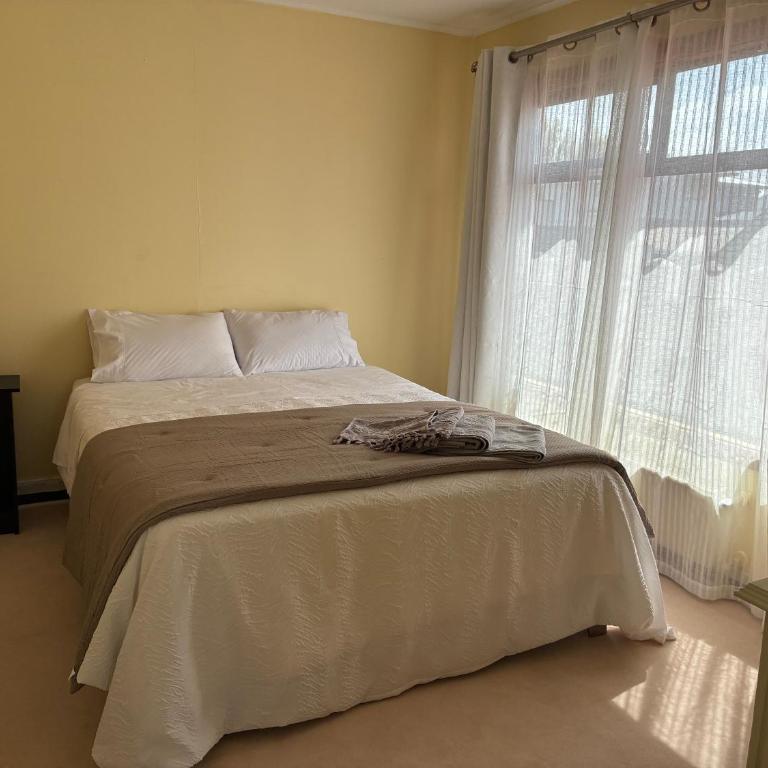 Hostal Mundet - Deluxe Double Room (2 Adults + 1 Child) - 13