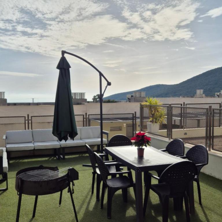Piscina, Barbacoa, Jardín privado, Adosado familiar 160 m, vistas al mar y montaña, 7 personas, wifi, mascotas - Casa Unifamiliar de 2 dormitorios - 83