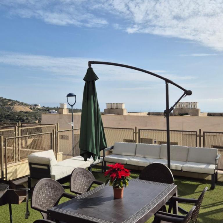Piscina, Barbacoa, Jardín privado, Adosado familiar 160 m, vistas al mar y montaña, 7 personas, wifi, mascotas - Casa Unifamiliar de 2 dormitorios - 86