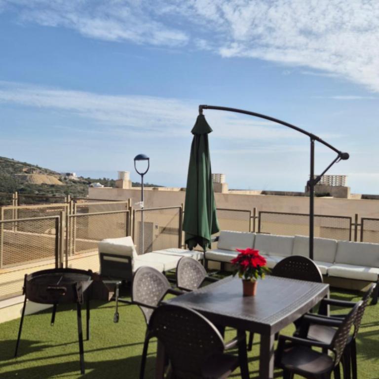 Piscina, Barbacoa, Jardín privado, Adosado familiar 160 m, vistas al mar y montaña, 7 personas, wifi, mascotas - Casa Unifamiliar de 2 dormitorios - 28