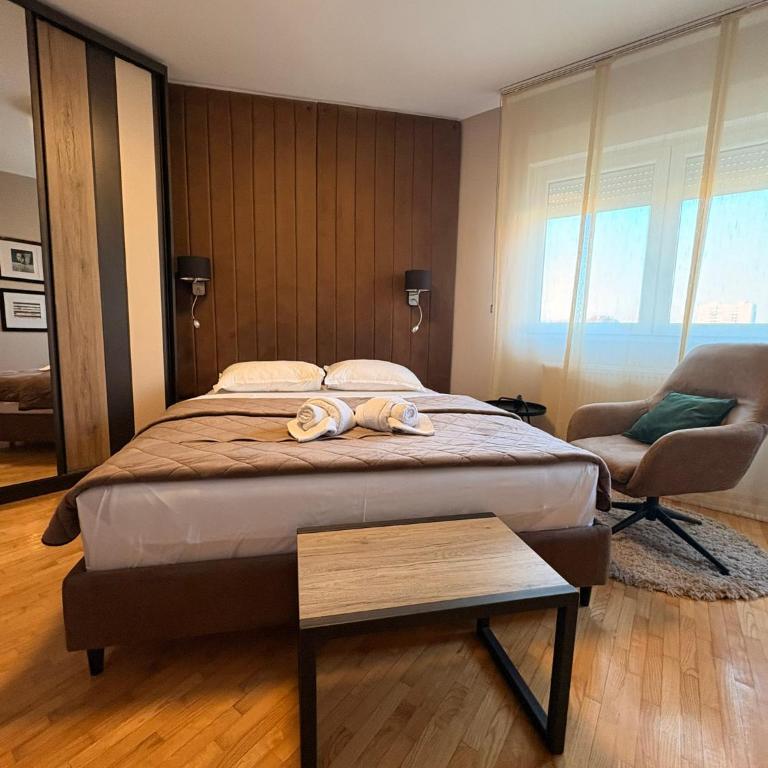 NAR Royalton Deluxe Apartment #74 Free Parking - One-Bedroom Apartment - 7
